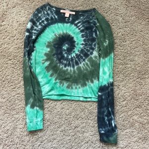 Super cute cropped tie dye shirt